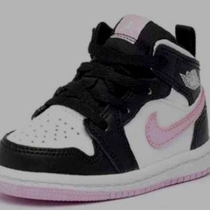 SOLD New Nike Pink Black and White Toddler Girls Size 7
